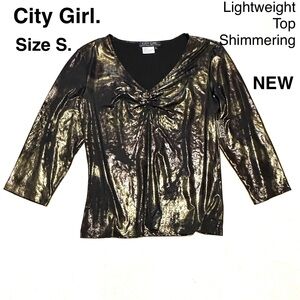 5/$15💥 Shimmering Black & Gold V-Neck Lightweight Top 3/4 Sleeve City Girl